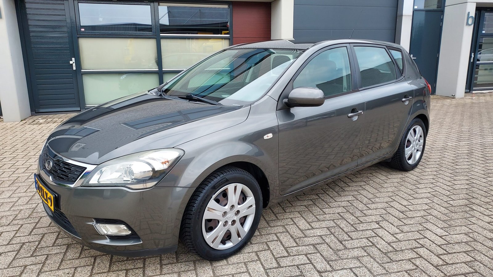 Verkocht ——- Kia Cee’d 1.4i CVVT 5-deurs