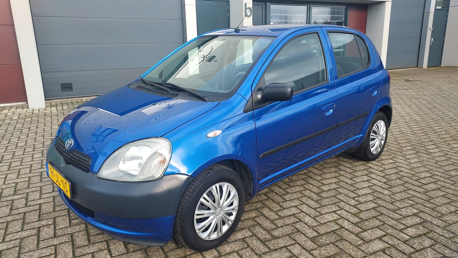 Verkocht ——- Toyota Yaris 1.0i 5-deurs