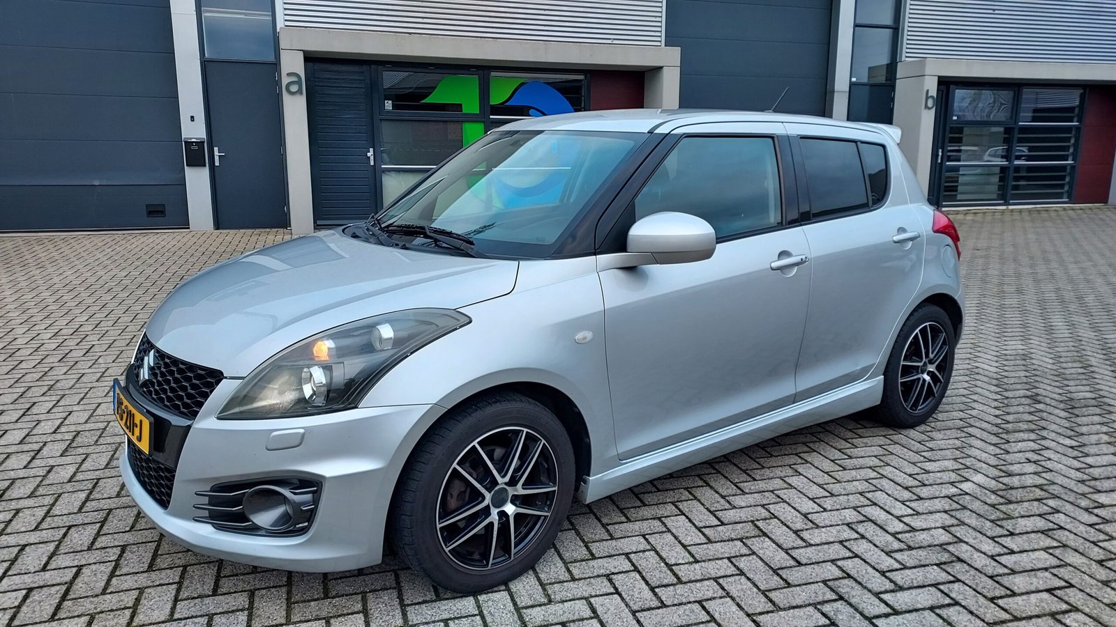 Suzuki Swift 1.6i 16V SPORT