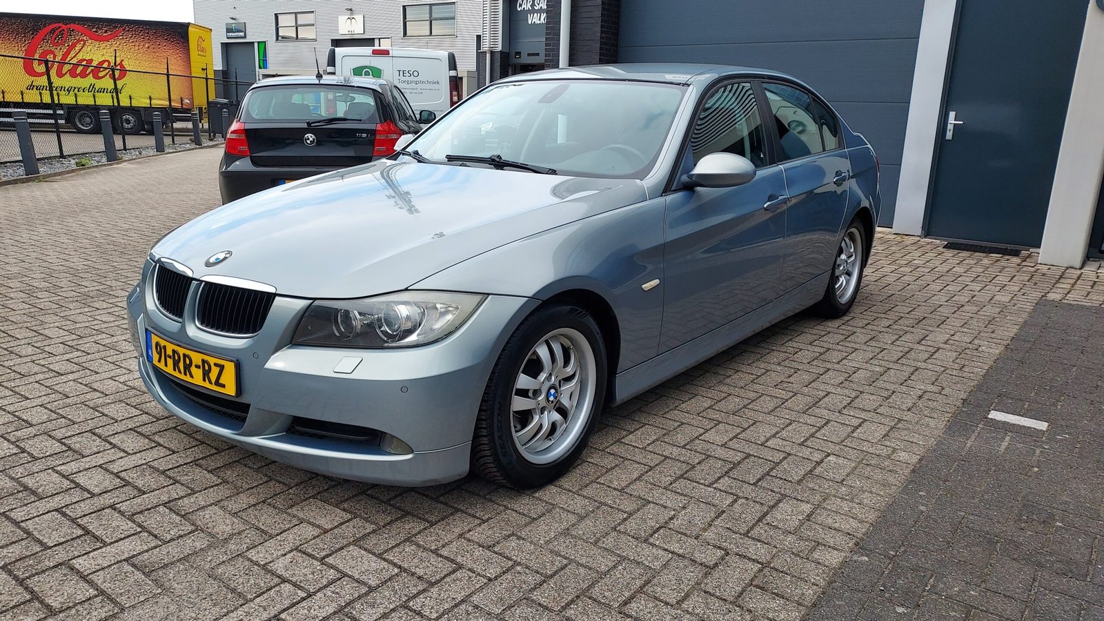 BMW 320i