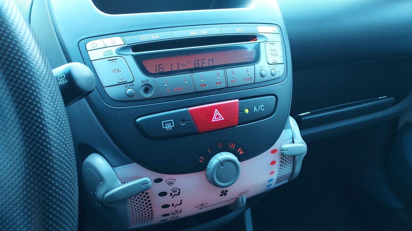 Verkocht ------- Peugeot 107 1.0i 12V 5-deurs - Afbeelding 11