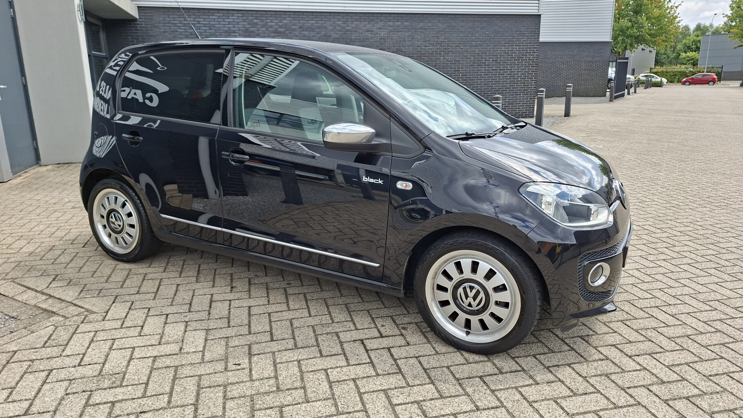 Volkswagen UP! BLACK 1.0i 12V 5-deurs - Afbeelding 4